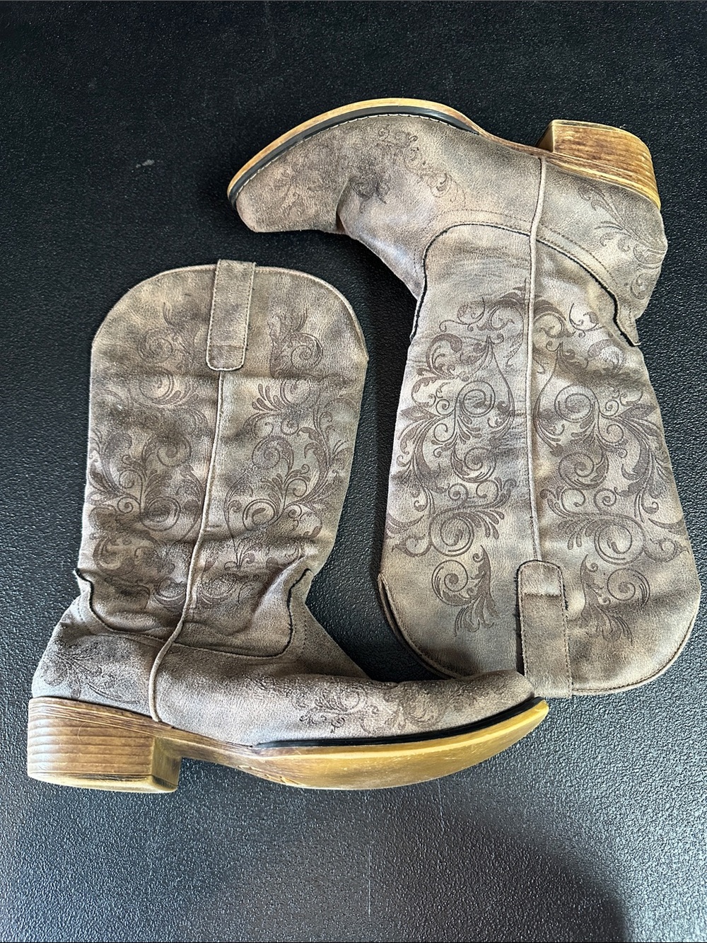 Brown Embroidered Western Cowboy Boots - Picture 4 of 8